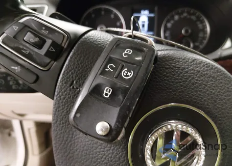 2013 Volkswagen Passat 3.6L V6 Sel Premium из США, поврежденный, VIN 1VWCM7A38DC042386